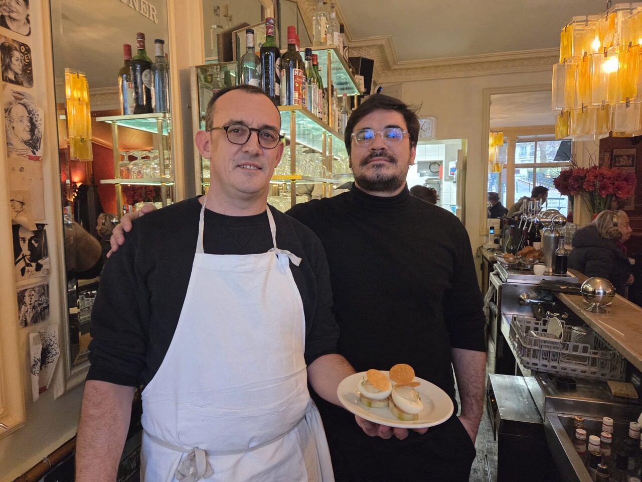 VIDÉO. Voici pourquoi les œufs mayo de cette brasserie de Paris sont les meilleurs du monde