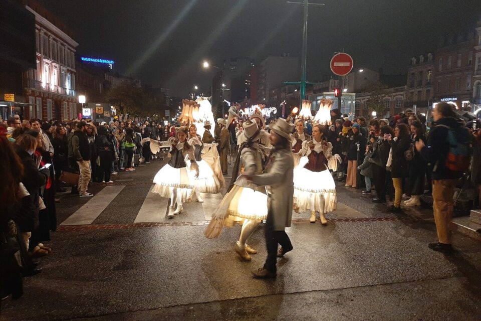 Une parade lancera les festivités de Noël.