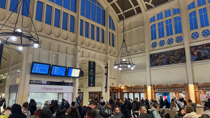 En gare de Rouen, tous les trains en direction de Paris ont été retardés.