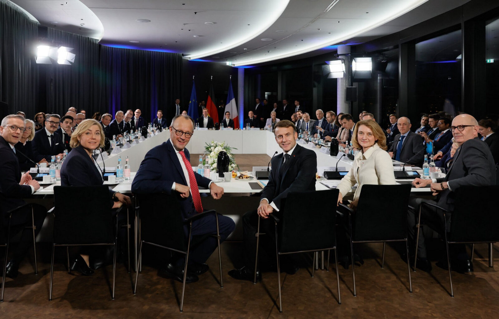le retour du service militaire, levier de la marche à la guerre