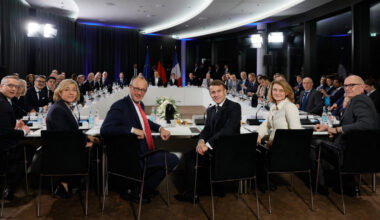 le retour du service militaire, levier de la marche à la guerre