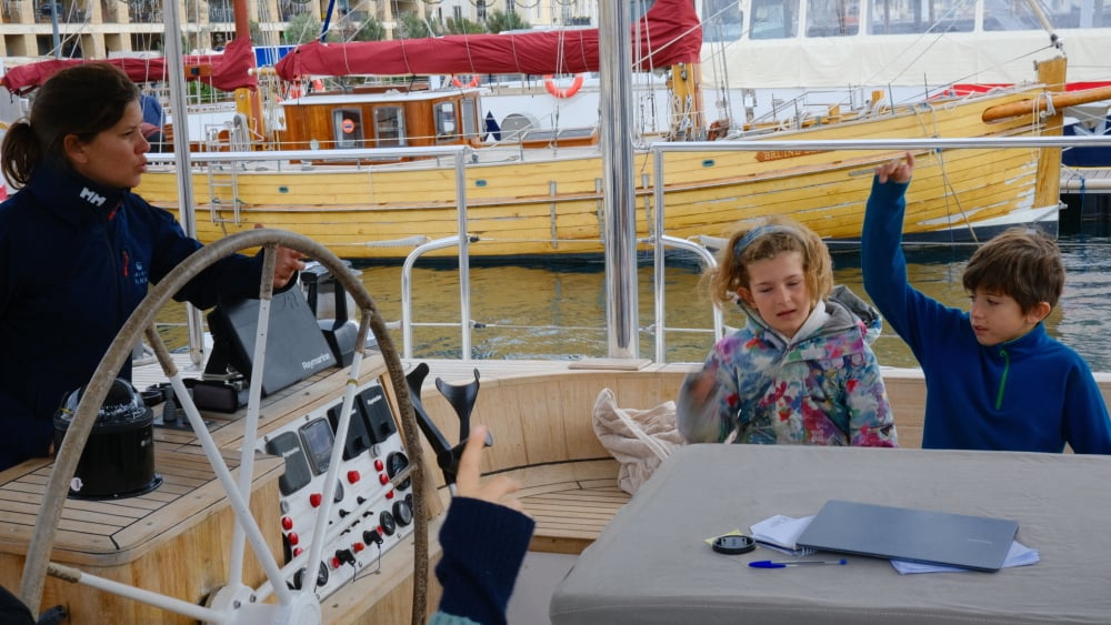 Les enfants marseillais embarquent sur le voilier du WWF pour découvrir la Méditerranée