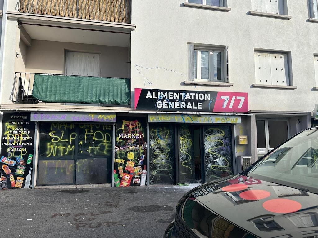 une épicerie vandalisée un mois après avoir été incendiée