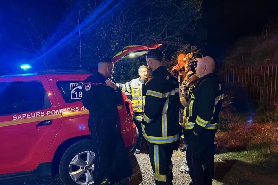 Le chef des opérations du sdis 34 avec des pompiers sur place cette nuit