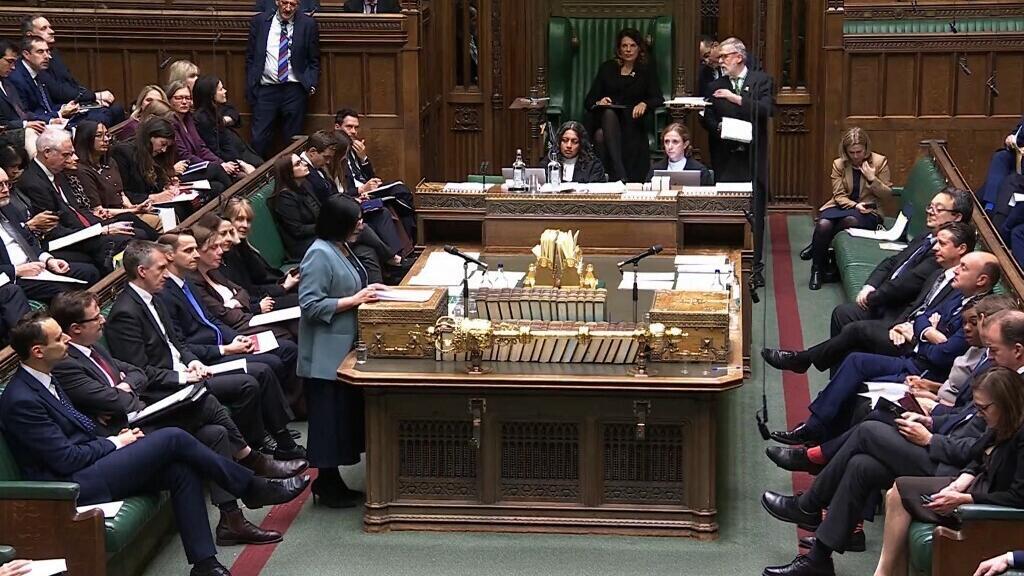 Dans cet extrait vidéo tiré d'une retransmission du 17 novembre 2025, diffusée par le service d'enregistrement du Parlement britannique (PRU) sur le site web de Parliament TV, la ministre de l'Intérieur britannique, Shabana Mahmood, s'exprime sur les nouvelles réformes du système d'asile au Royaume-Uni.