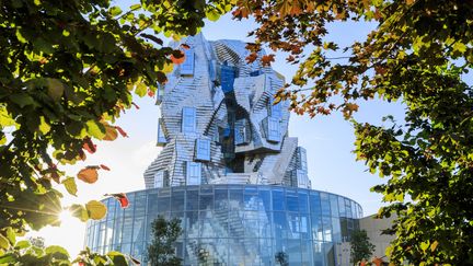 La tour de la Fondation Luma, complexe artistique et culturel à Arles, dans les Bouches-du-Rhône, est l'une de ses dernières œuvres. Achevé en 2021, l'édifice fait d'acier inoxydable et de verre scintille sur 56 mètres de haut. (MOIRENC CAMILLE / HEMIS.FR / AFP)
