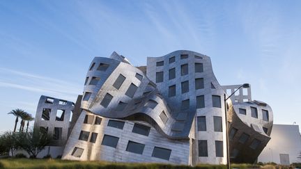 Toute sa carrière, Frank Gehry a remis en question les repères classiques d'un édifice. L'architecte repousse les limites de sa démarche en 2010, avec la clinique Lou Ruvo à Cleveland, aux Etats-Unis, dont les façades et fenêtres semblent s'effondrer. (MICHAEL DEFREITAS / ROBERT HARDING HERITAGE)
