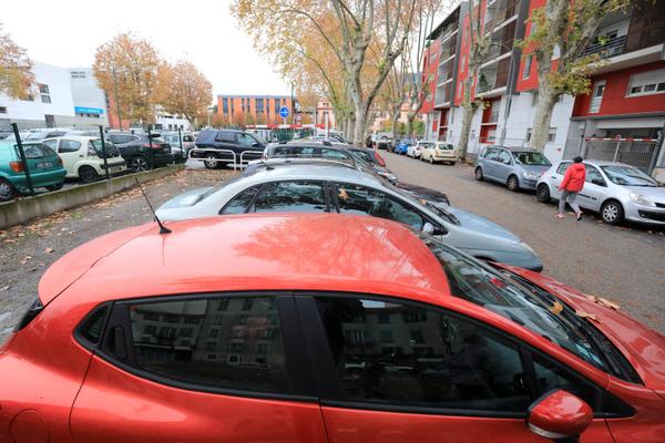 Le futur campus sera édifié en lieu et place des parkings Saint-Jean-d’Angély, sur deux parcelles situées entre l’avenue François-Mitterrand et celle des Diables bleus, à Nice. 
