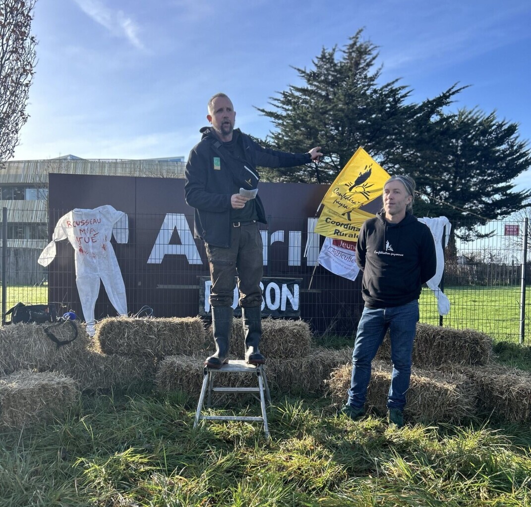 la Confédération paysanne se mobilise près de Rennes contre les abattages massifs