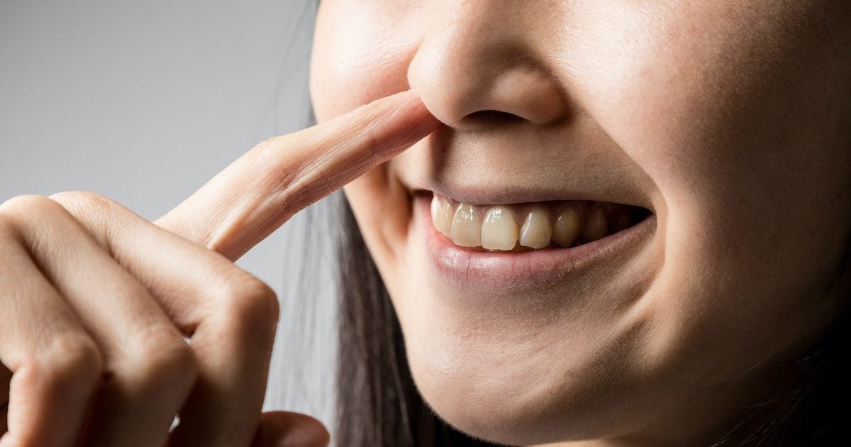 "Mettre son doigt dans le nez donne Alzheimer" : faut-il vraiment arrêter de se curer le nez ?