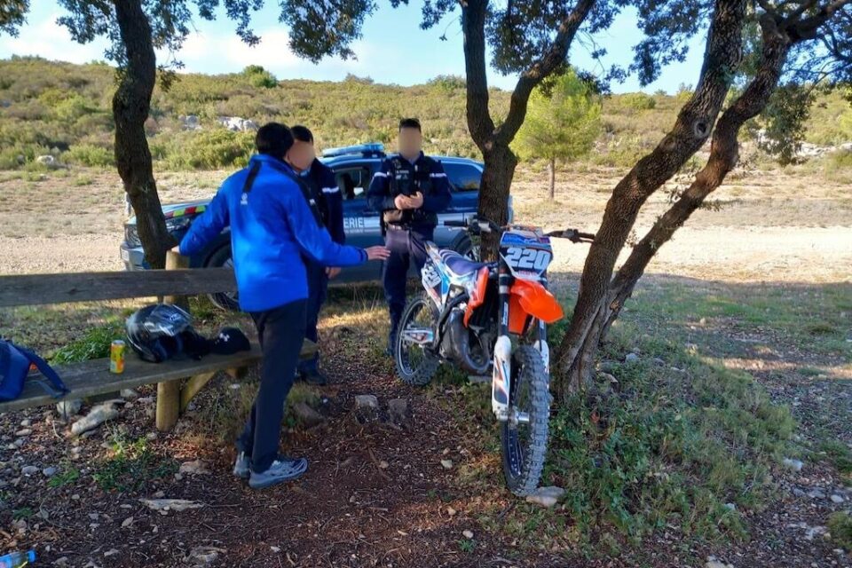 Un promeneur à vélo contrôlé par des gendarmes près du Pic Saint-Loup
