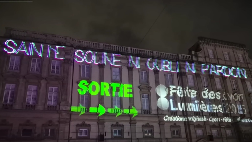 à Lyon, des slogans contre l'extrême-droite s'invitent à la fête des Lumières