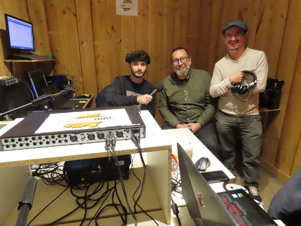 Ils partagent leur passion de la musique sur les ondes radio depuis cette ville du Lot-et-Garonne