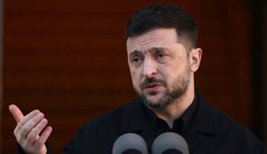 V. Zelensky dit avoir eu une conversation "substantielle et constructive" avec les émissaires américains S. Witkoff et J. Kushner