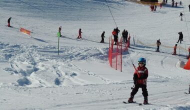 "Cela nous coûte moins cher de ne pas faire payer" : une station des Alpes françaises rend le ski gratuit cet hiver