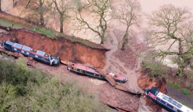 Vidéo. Une vidéo montre des bateaux engloutis par un énorme gouffre dans le Shropshire, au Royaume-Uni