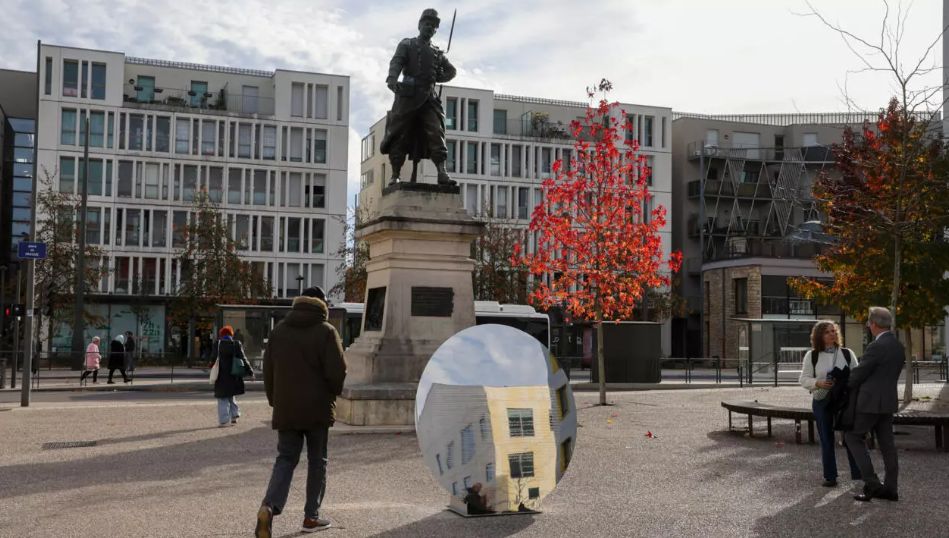 Laure Murat : "Le contre-monument à Nancy oblige les gens à se désorienter pour mieux se réorienter"