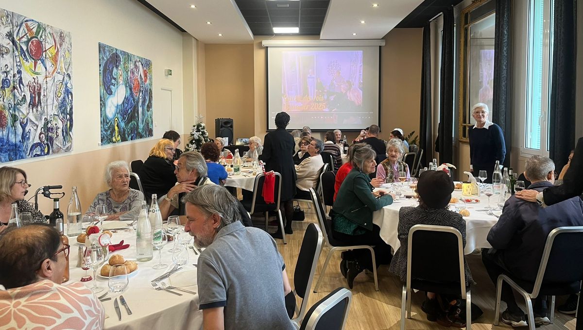 "C'est comme une famille", des séniors isolés invités à un déjeuner de Noël face à la mer à Nice
