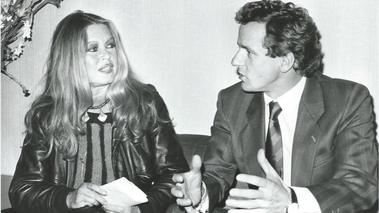 "Elle s'est attaquée à mon mollet" : Alain Carignon rend hommage à Brigitte Bardot à travers une anecdote marquante