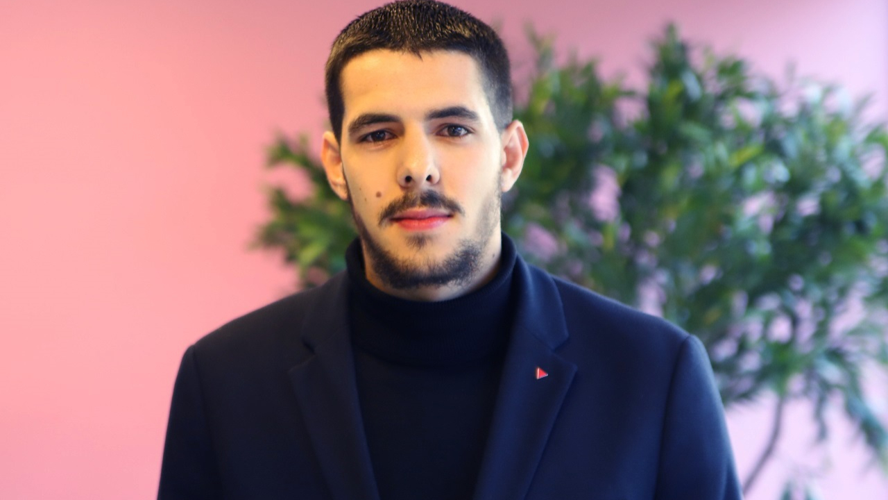 "Nous le renverrons dans les poubelles de l'Histoire" : Allan Brunon (LFI) s'en prend à Valentin Gabriac (RN)