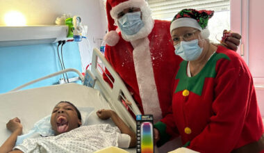 ils se déguisent en Père Noël pour voir les enfants malades