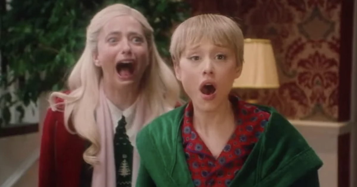 "Maman j'ai raté l'avion" revisité en film d'horreur : Le sketch du "Saturday Night Live" avec Ariana Grande fait un carton sur le web