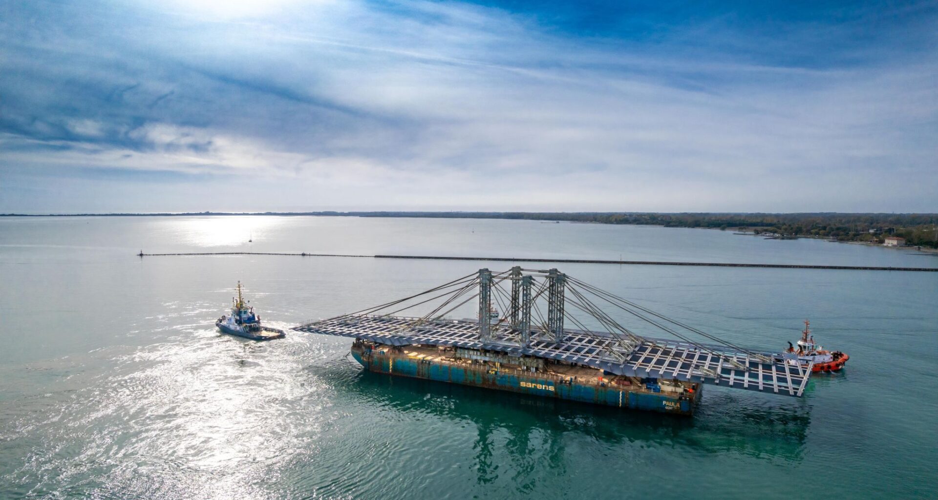 Nantes : le tablier du pont Anne-de-Bretagne en attente dans le golfe de Cadix