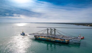 Nantes : le tablier du pont Anne-de-Bretagne en attente dans le golfe de Cadix