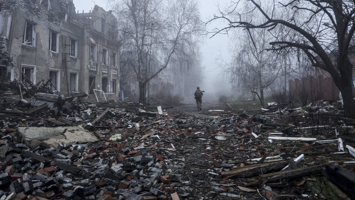 Guerre en Ukraine : au moins quatre morts "à ce stade" après une frappe russe sur Dnipro cette nuit