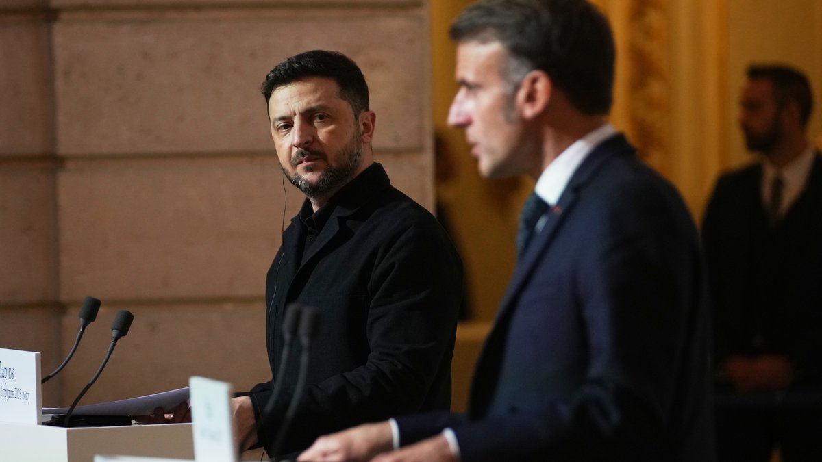 Guerre en Ukraine : Emmanuel Macron refuse de "donner des leçons" et assure que la "vraie dictature" est côté russe