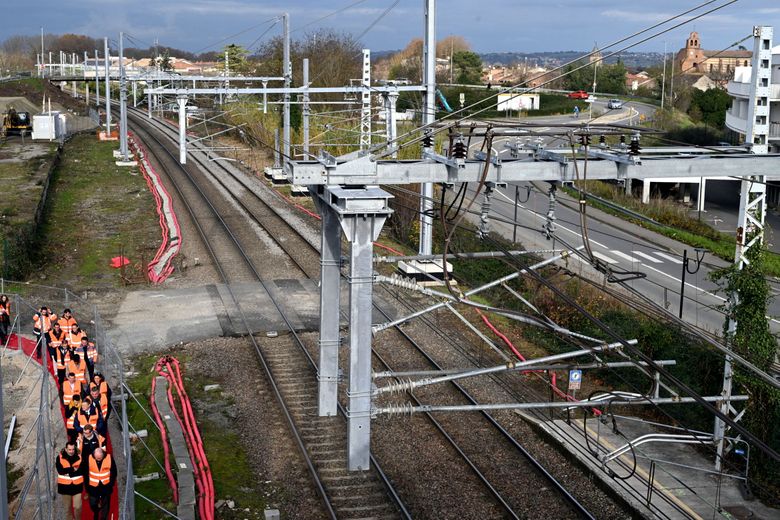 De nouvelles caténaires plus résistantes aux aléas climatiques ont déjà été installées.