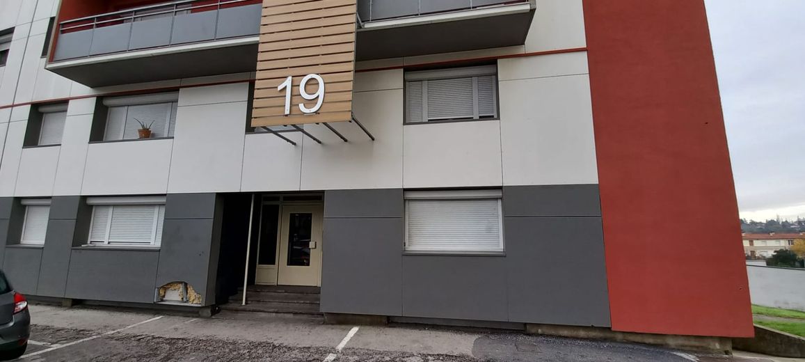 C’est devant cet immeuble que la fusillade a eu lieu.