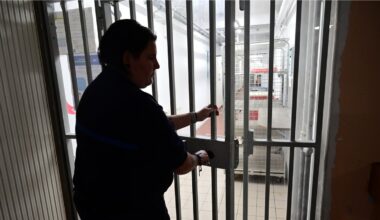 Une femme s’était fait arracher son sac, un suspect arrêté, condamné et incarcéré