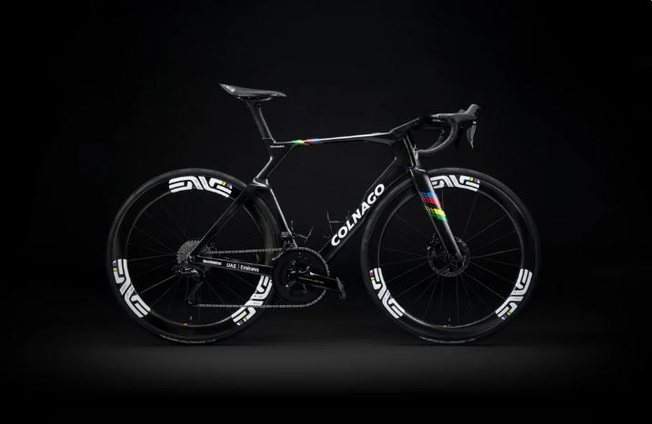 Le Colnago Y1Rs Stripped Black, utilisé par Tadej POgacar.