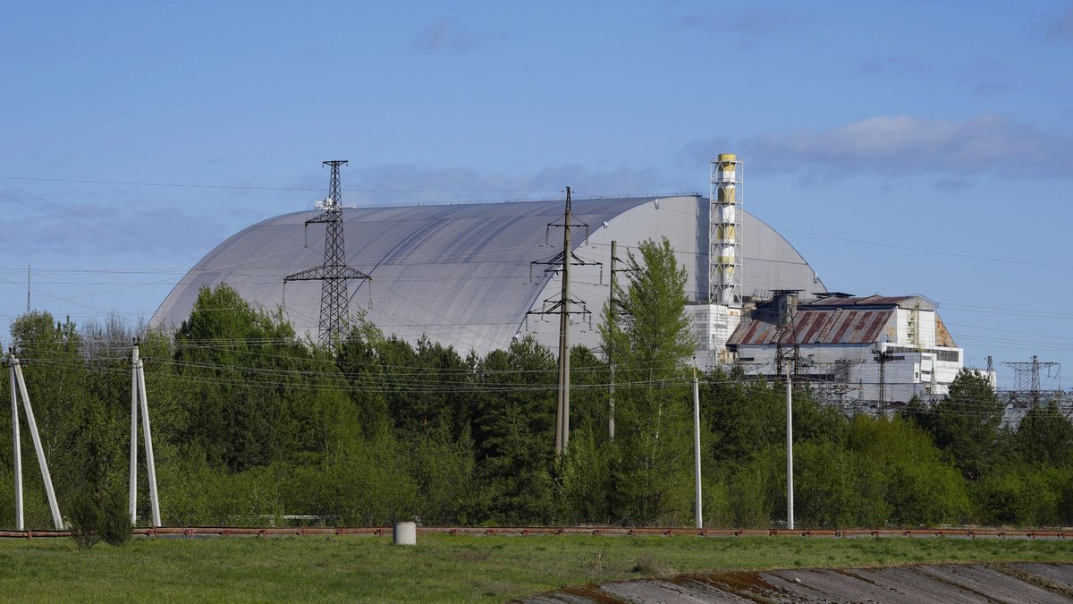 Guerre en Ukraine : le sarcophage de la centrale nucléaire de Tchernobyl endommagé par un drone, la Russie est-elle derrière cette attaque ?