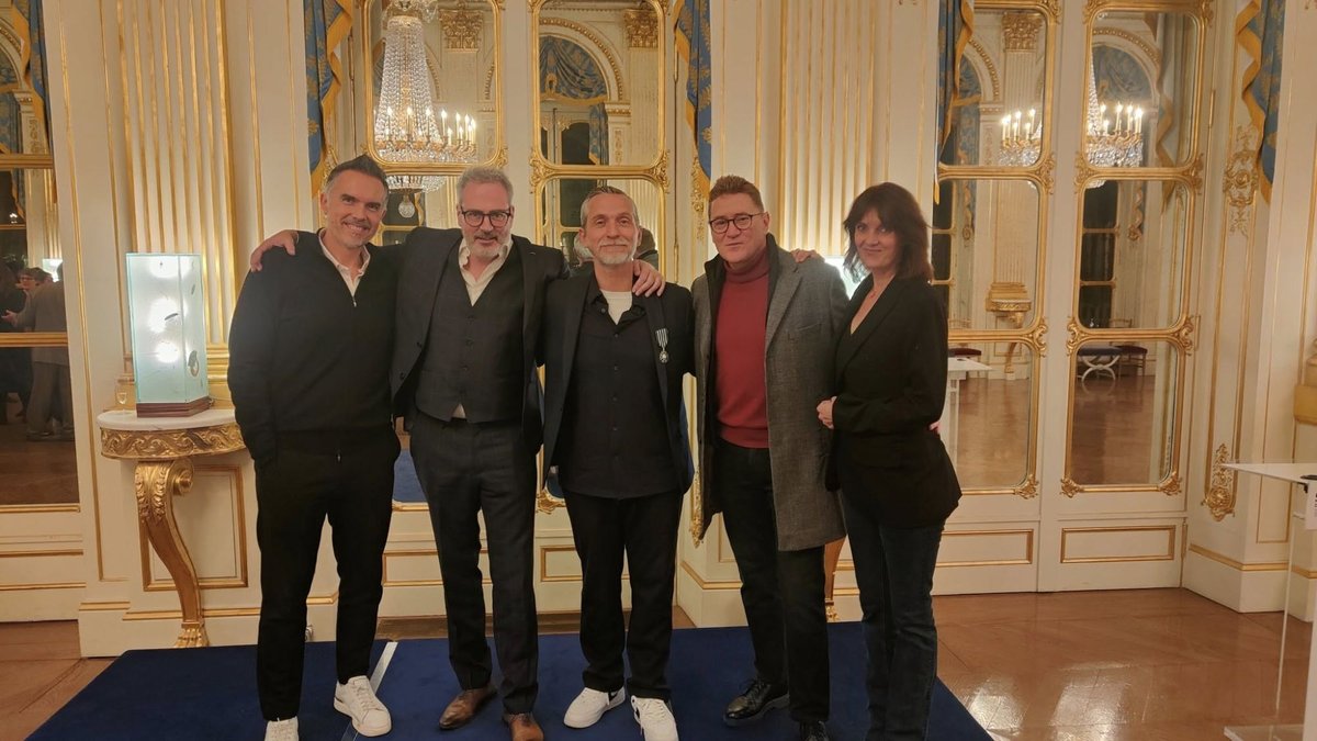 "Moi qui ai eu 5/20 au bac de français" : l'écrivain aveyronnais Olivier Norek entre ministère de la Culture et "Vivement dimanche"