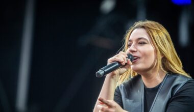 Téléthon 2025 : "La première fois que ça arrive", la chanteuse Santa signe un don colossal pour aider la recherche