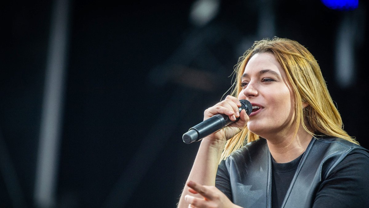 Téléthon 2025 : "La première fois que ça arrive", la chanteuse Santa signe un don colossal pour aider la recherche