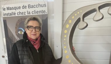 Passion pour le vitrail : une artiste vitrailliste réinvente sa vie et conquiert une reconnaissance internationale