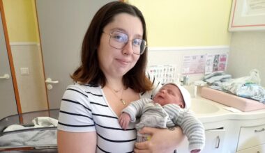 TEMOIGNAGE. Anaïs, jeune maman : "Je ne m’attendais pas à accoucher sur le parking d’Intermarché"