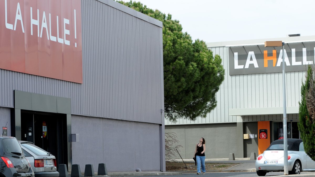 Prix de "La France Moche" 2025 (3/3) : Comment réhabiliter les zones commerciales "en faisant des quartiers à part entière"