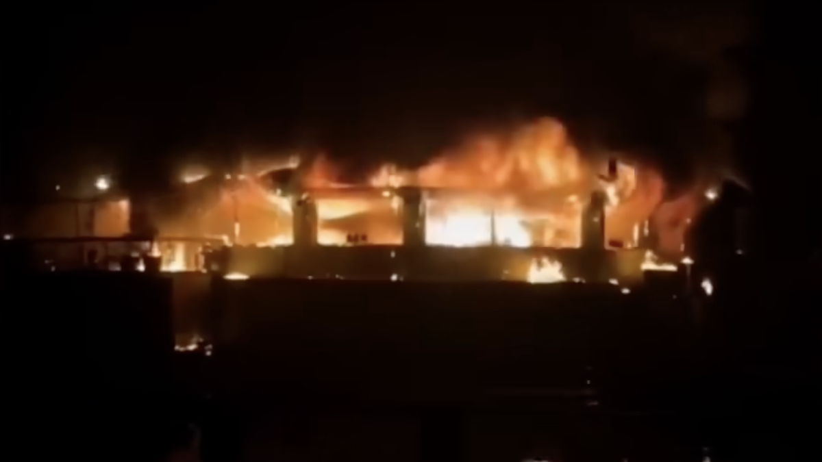 Un accident qui "n’aurait jamais dû se produire" : 25 personnes meurent asphyxiées dans l’incendie d’une boîte de nuit