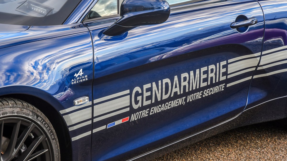 Les militaires partaient en intervention : un véhicule de gendarmerie percute de plein fouet une voiture, l’une des occupantes tuée sur le coup
