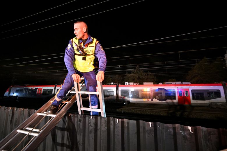 La sécurité civile a prêté main forte aux policiers et aux pompiers.