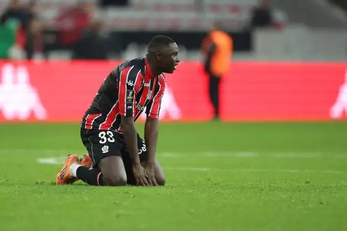 Nice s'enfonce dans la crise, Auxerre laisse la dernière place à Metz