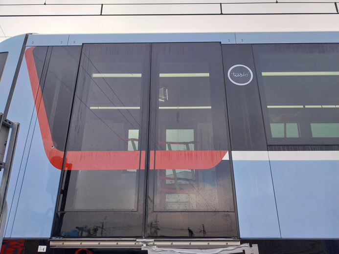 La livrée bleu ciel et brique des rames de la future ligne C du métro de Toulouse.