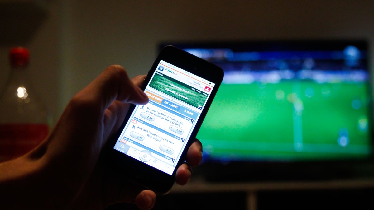 Top14 / Pro D2 - Enquête. "On parie tous" : comment les réseaux cachés de joueurs permettent d’empocher des gains majeurs