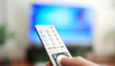 Europe 1 arrive à la télévision, voici pourquoi ça pose question