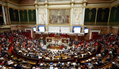 En France, l’Assemblée nationale adopte le budget de la Sécurité sociale, une victoire cruciale pour Sébastien Lecornu