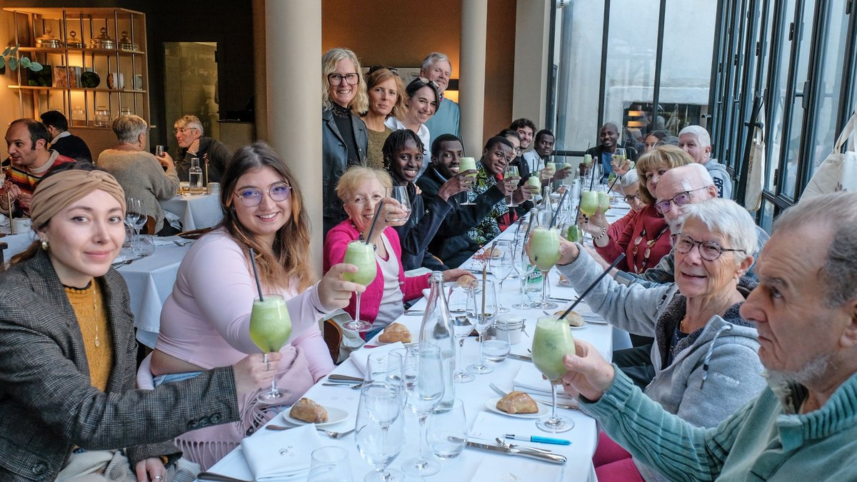 "C’est que du bonheur pour nous aussi" : à Montpellier, Le Petit Jardin réitère son déjeuner solidaire pour des étudiants et des pensionnaires d’un Ehpad